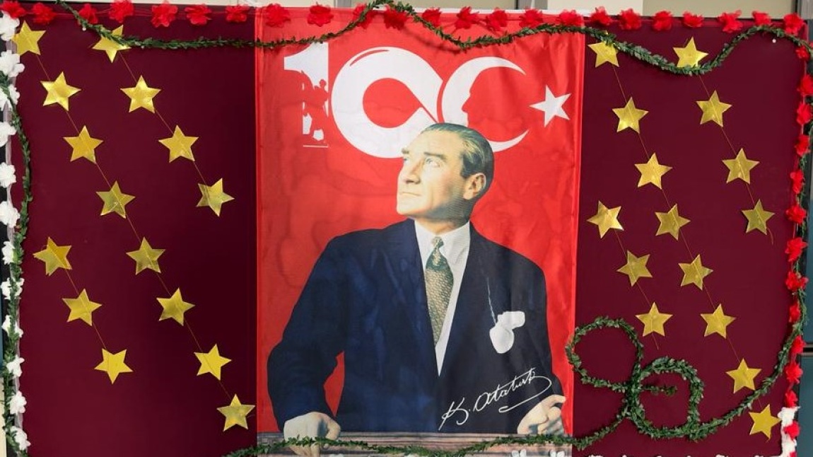 Cumhuriyet Ve Atatürk Konulu Sergimiz